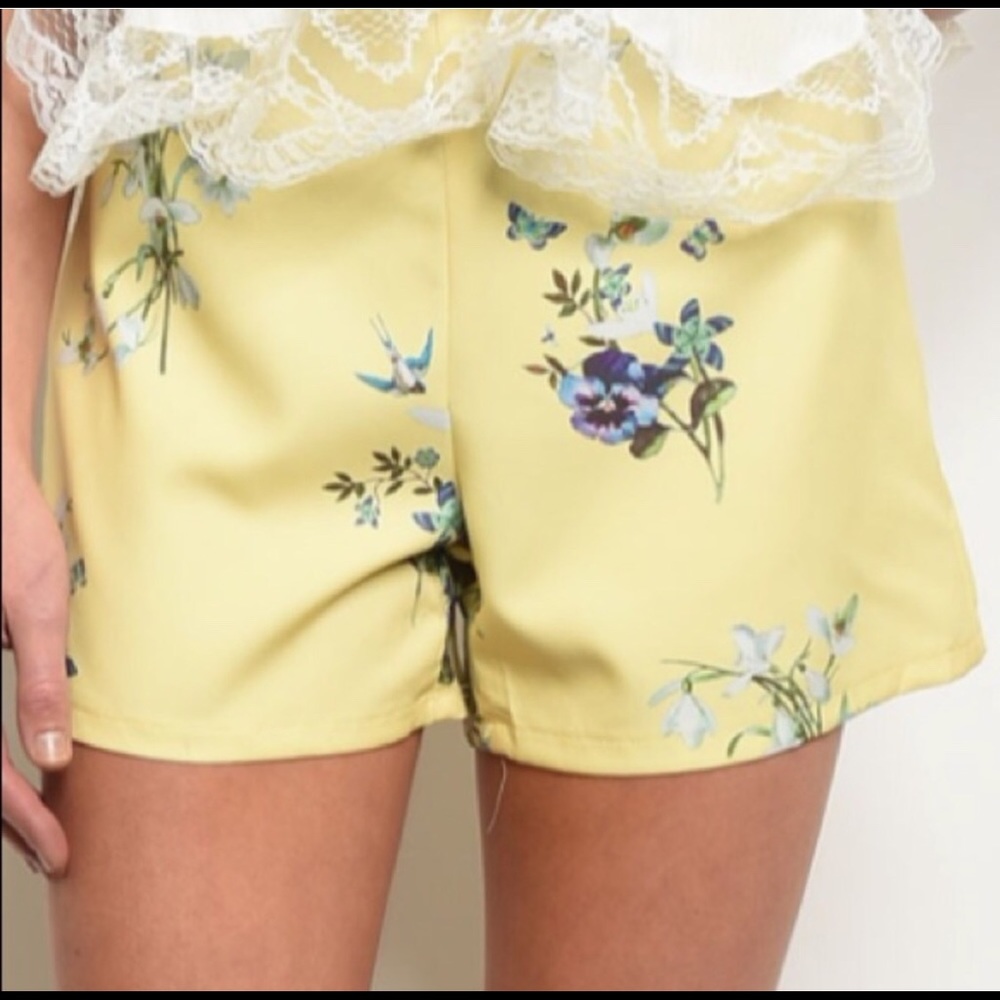 🌼💛beautiful yellow floral shorts💛🌼 - Picture 5 of 6